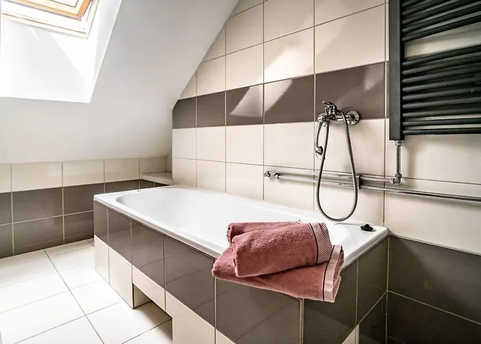 Sunny Glow Loqus 아파트 프우크